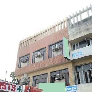 Hotel Oyo 11377 Kings Residency